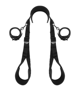 FETISH SUBMISSIVE POSICION PIERNAS ABIERTAS CON ESPOSAS CON FORRO DE NEOPRENO