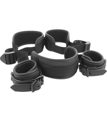 FETISH SUBMISSIVE POSICION PIERNAS ABIERTAS CON ESPOSAS CON FORRO DE NEOPRENO