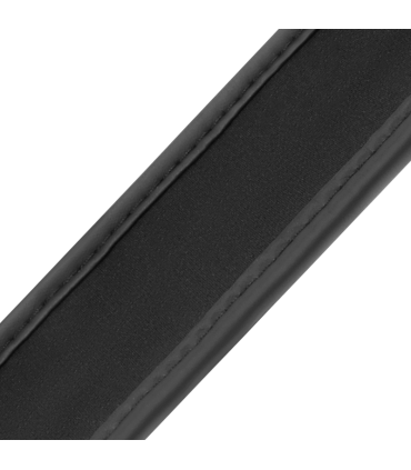 FETISH SUBMISSIVE POSICION PIERNAS ABIERTAS CON ESPOSAS CON FORRO DE NEOPRENO