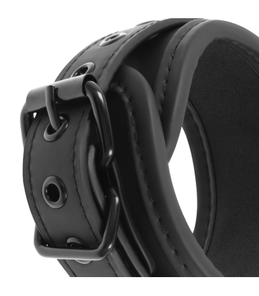 FETISH SUBMISSIVE COLLAR Y ESPOSAS CUERO VEGANO CON FORRO DE NEOPRENO