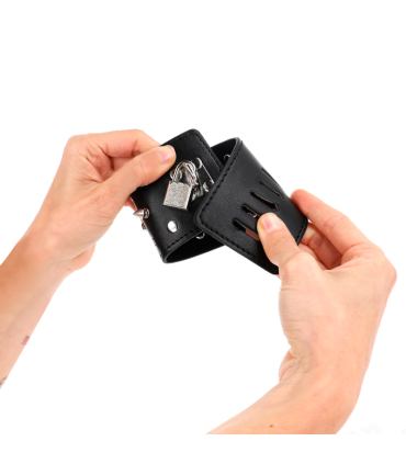 KINK MUNEQUERAS ESTILO PUNK CON PINCHOS 25 X 6 CM