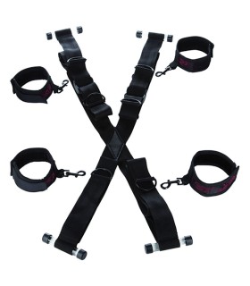 CALEXOTICS SCANDAL ESPOSAS CON FORMA DE CRUZ PARA LA PUERTA